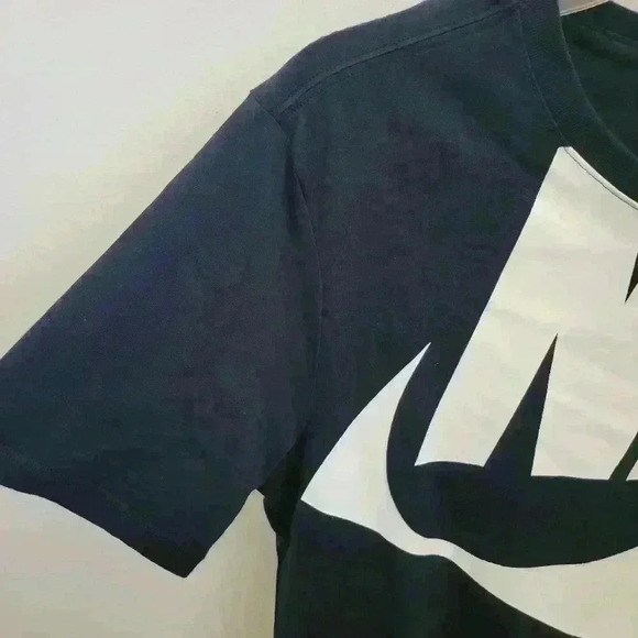 LIKE NEW MEN'S NIKE BIG LOGO SPORTSWEAR SS WINDRUNNER TEE SZ M BLACK COLOR - Picture 6 of 7